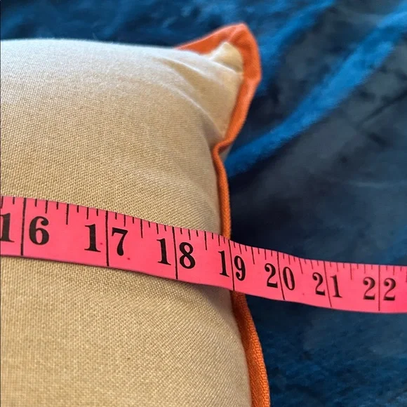 Embroidered pillow - Picture 10 of 10